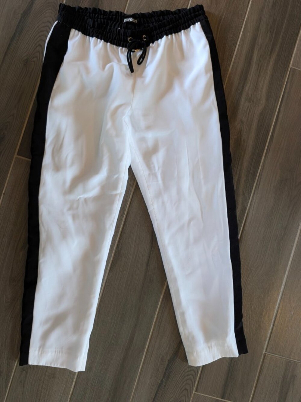Express Black & White Jogger Pants 🖤🤍 (Size S / 30x36 Stretch Waist)